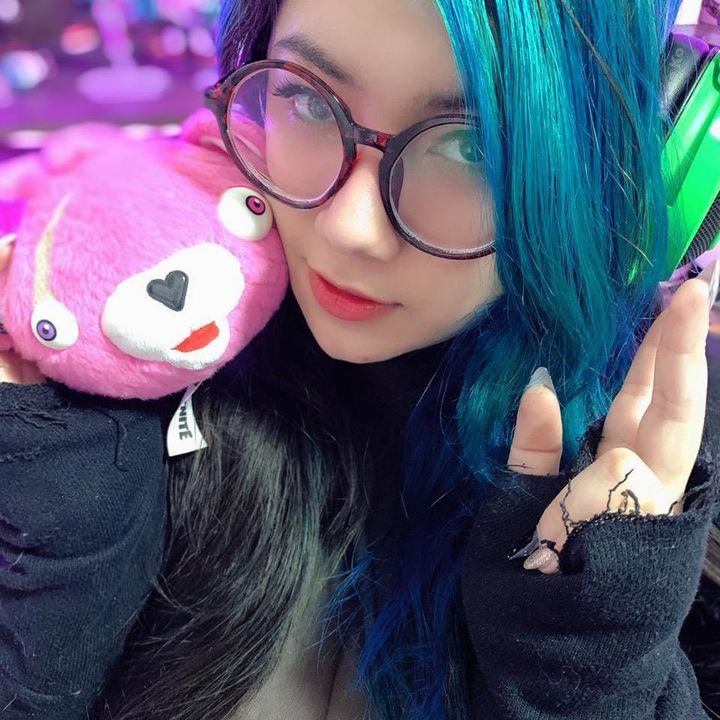 Akane Ko (@akane_k0) - Urlebird