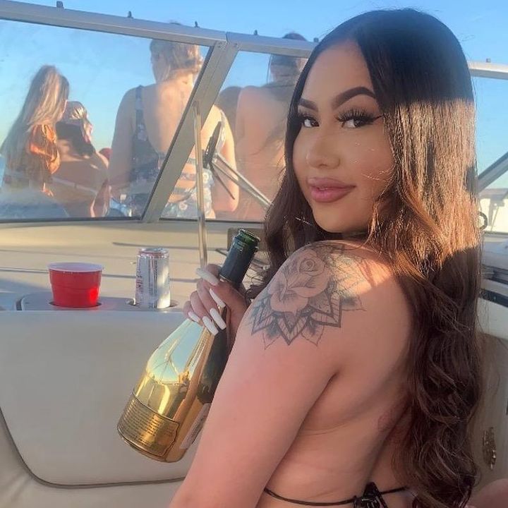 @christinayesenia